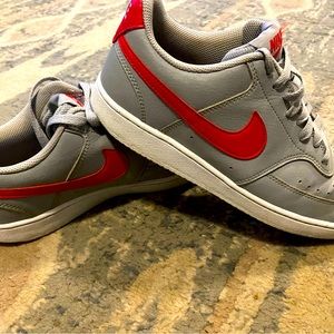 Nike Vision Low Sneaker Men’s Size 8